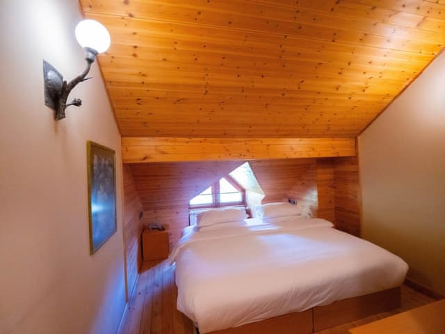 Classic Double Room, Bathtub, Valley View