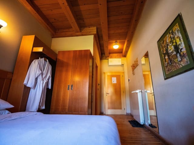 Classic Double Room, Bathtub, Valley View