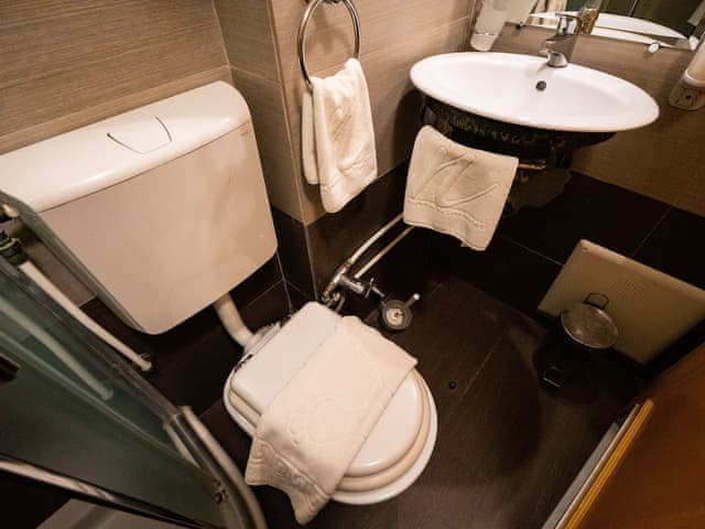 Classic Double Room, Bathtub, Valley View