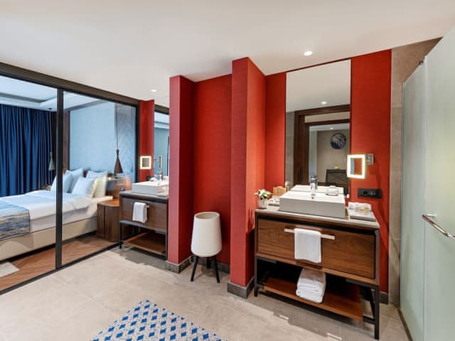 Comfort Suite with King Size Bed, Pond and Forest View