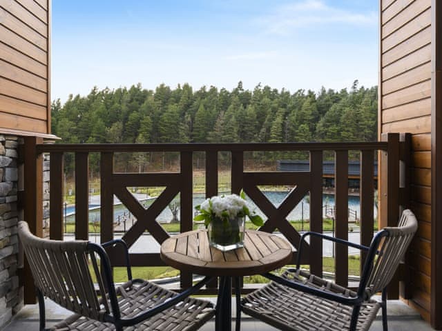 Deluxe Room with King Size Bed, Pond and Forest View