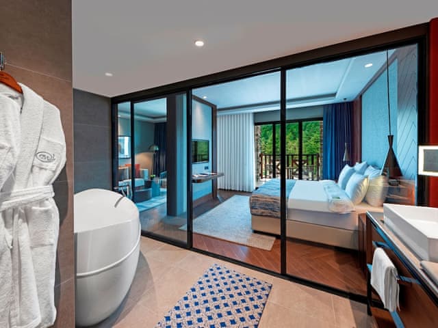 Comfort Suite with King Size Bed, Pond and Forest View