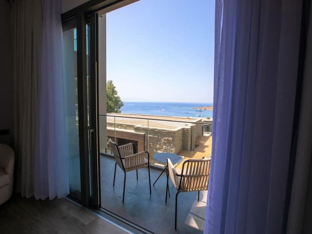 Deluxe Room, Multiple Beds, Sea View