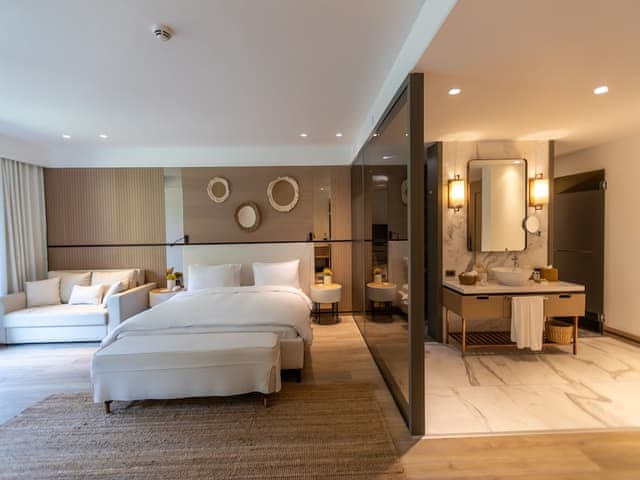 Deluxe Room, 1 King Bed, Garden View