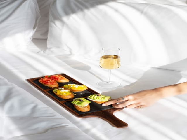 Deluxe Room, 1 King Bed, Garden View