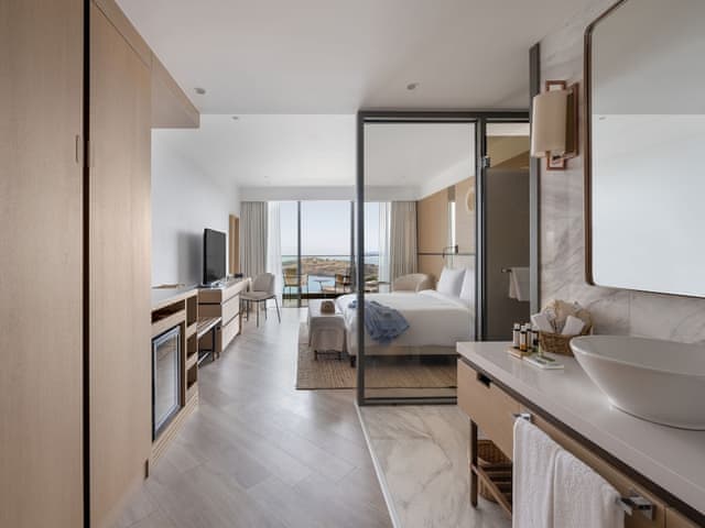 Deluxe Room, 1 King Bed, Sea View