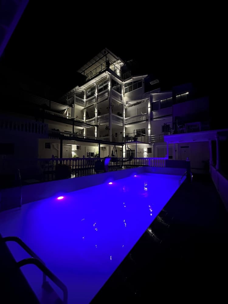 Qeparo Napolon Complex