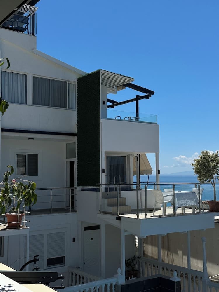 Qeparo Napolon Complex