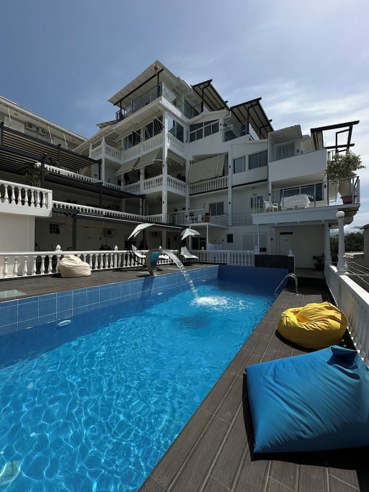 Qeparo Napolon Complex