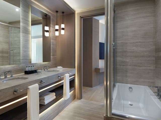 Executive Suite, 1 King Bed with Sofa bed