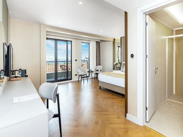 Deluxe Suite, Terrace