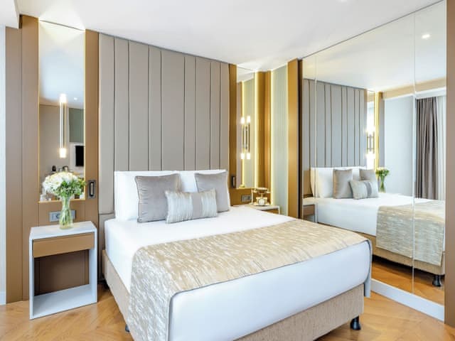 Exclusive Suite, Bathtub