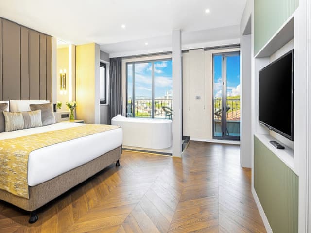 Exclusive Suite, Bathtub