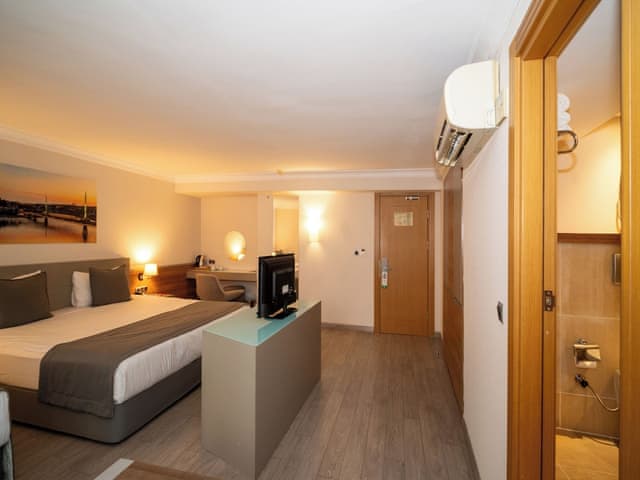 Deluxe Room, 1 King Bed