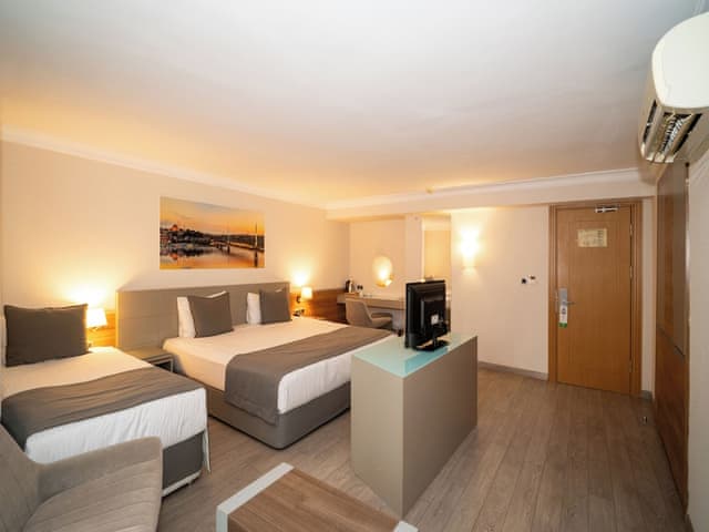 Deluxe Room, 1 King Bed