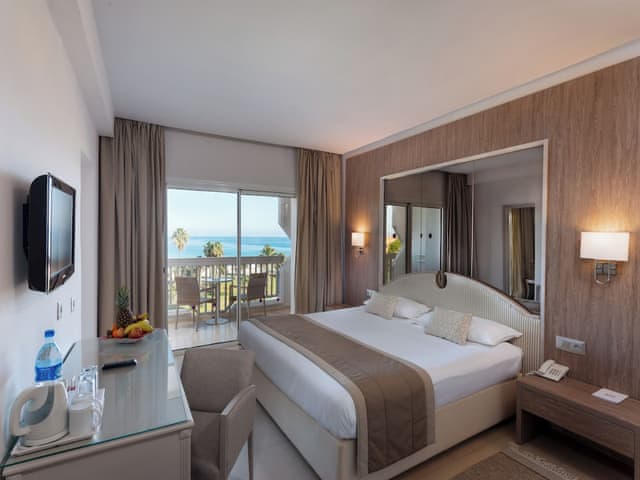 Standard Room, 1 Queen Bed, Sea View