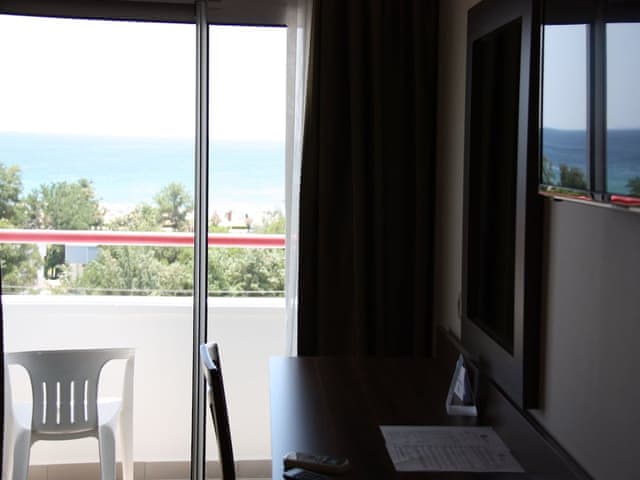 Superior Triple Room, Pool View