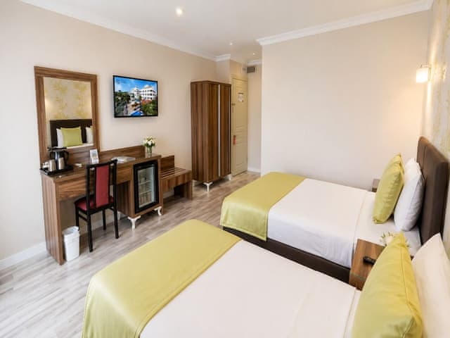 Superior Triple Room, Pool View