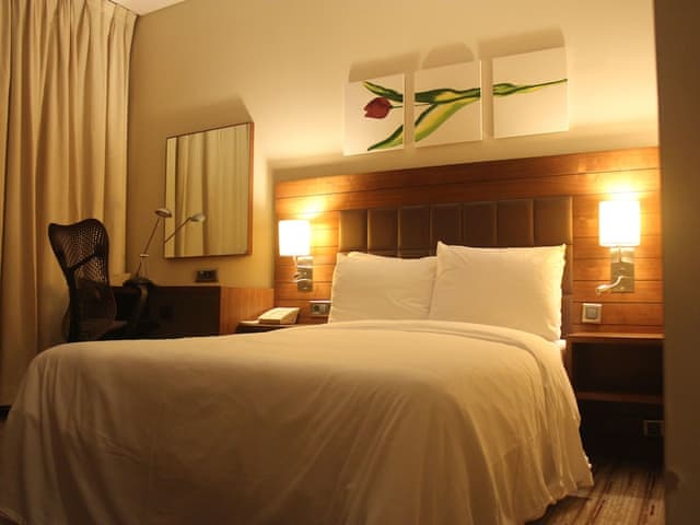 Queen Accesible Room