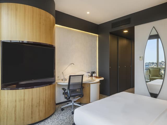 Deluxe Room, 1 King Bed