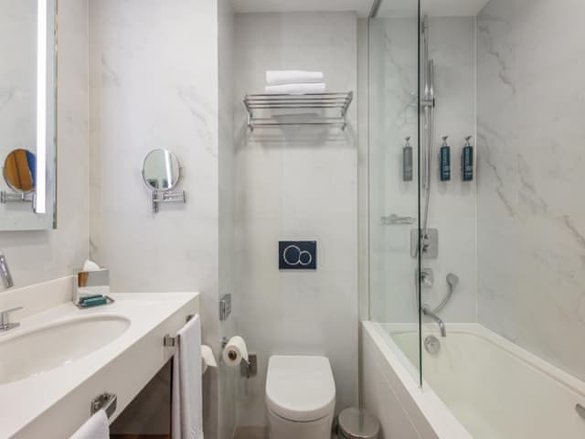 Deluxe Room, 2 Twin Beds, Partial Sea View