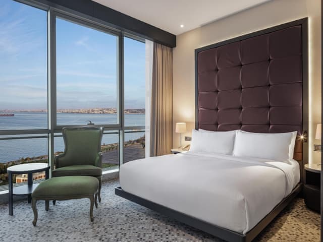 Deluxe Room, 1 King Bed, Sea View