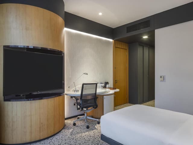 Room, 1 Queen Bed, Accessible, City View