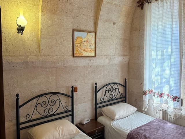 Twin Arch Room