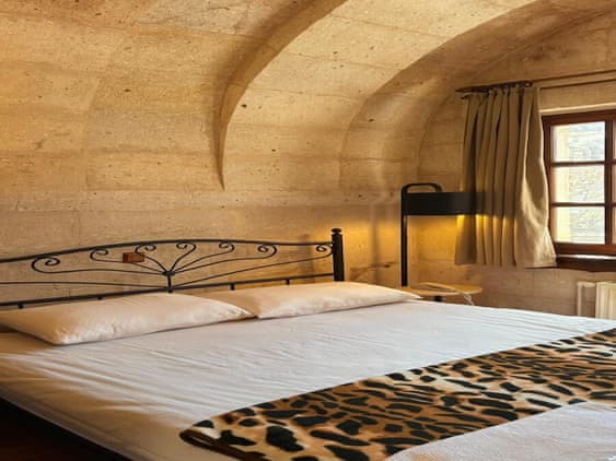 Double or twin arch room