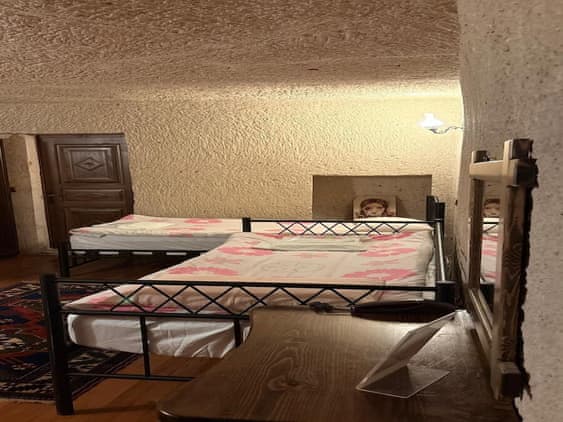 Economic Triple Cave Room