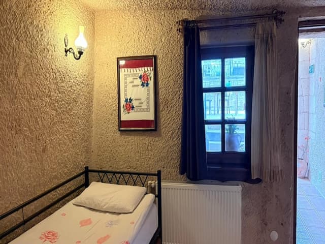 Family Triple Deluxe Cave Room