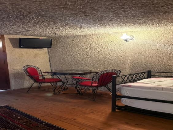 Family Triple Deluxe Cave Room