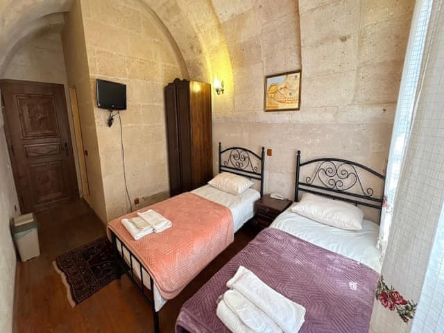 Twin Arch Room