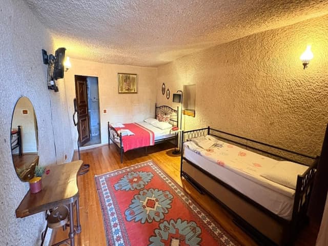 Family Triple Deluxe Cave Room