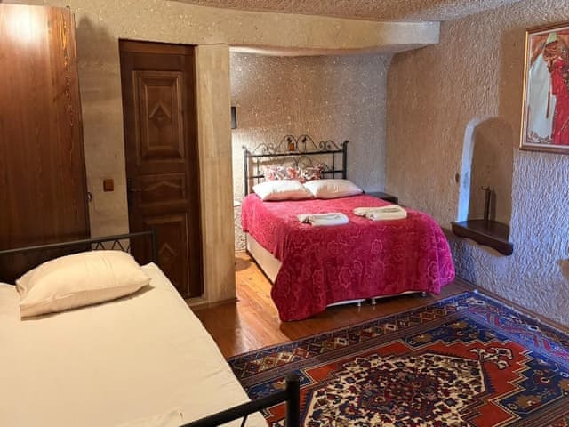 Family Triple Deluxe Cave Room