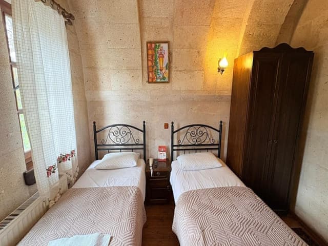 Twin Arch Room