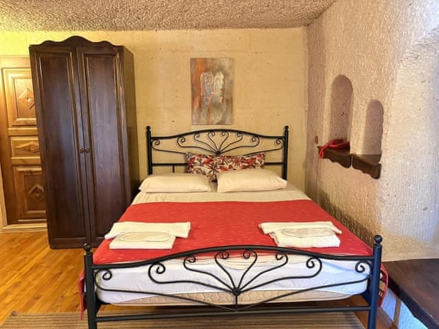 Double Deluxe Cave Room
