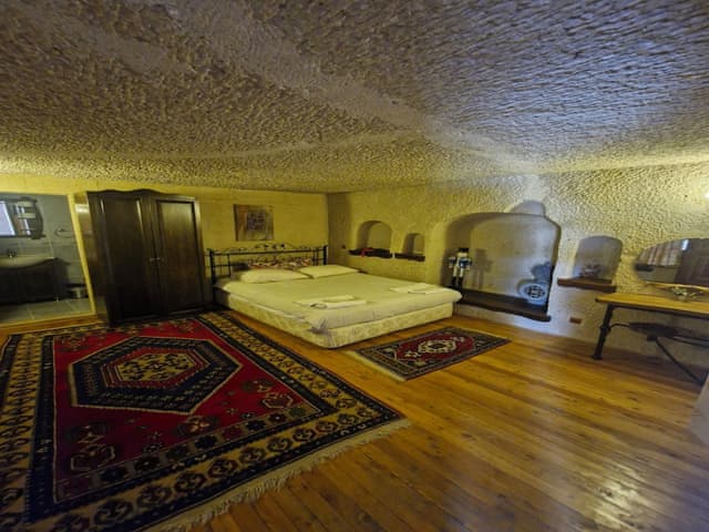 Double Deluxe Cave Room