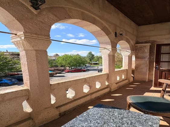 Family triple arch room
