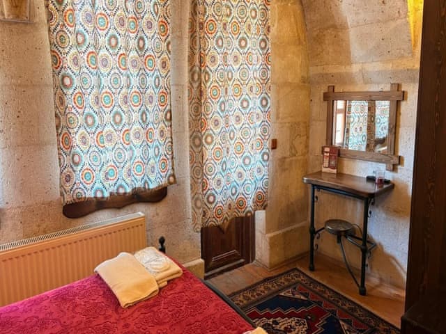 Family triple arch room