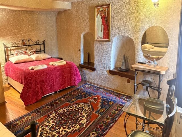 Family Triple Deluxe Cave Room