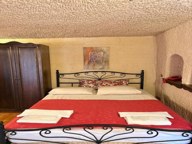 Double Deluxe Cave Room