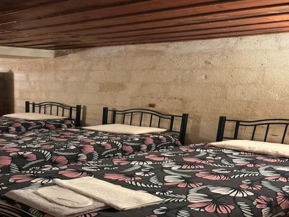 Economic Triple Cave Room