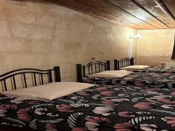 Economic Triple Cave Room