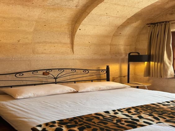 Double or twin arch room