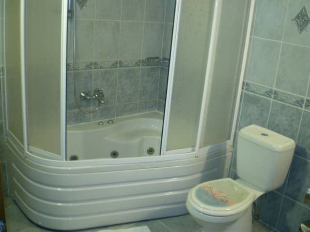 Family Triple Deluxe Cave Room