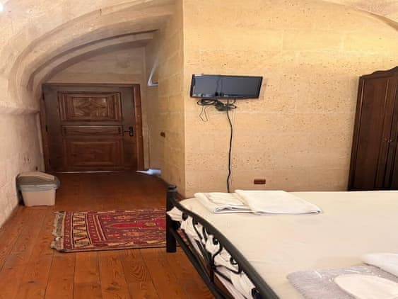 Double or twin arch room