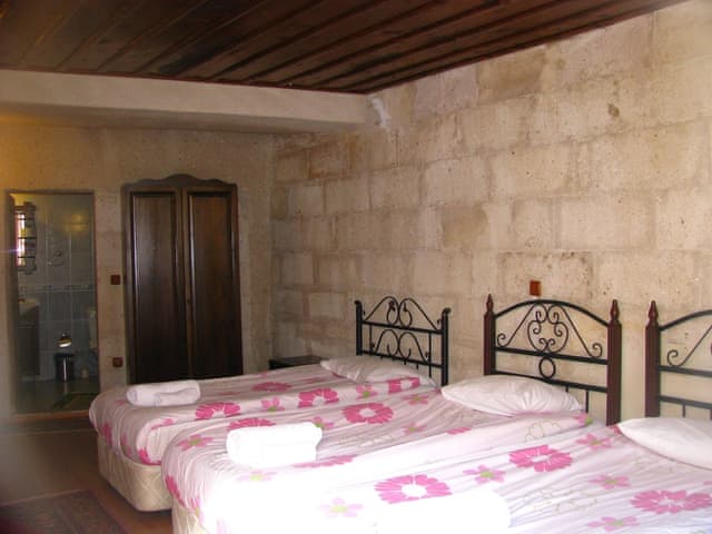 Economic Triple Cave Room