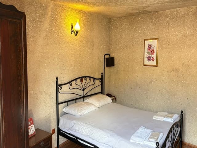 Budget Double Cave Room