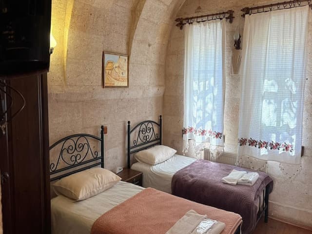 Twin Arch Room